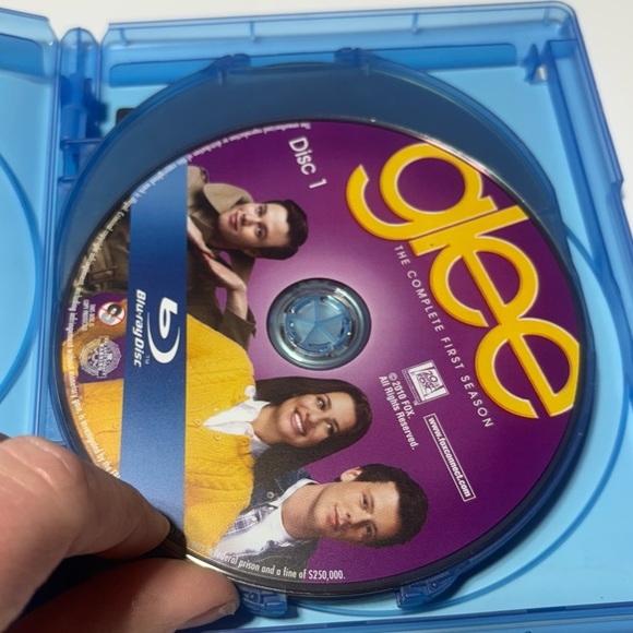 GLEE Complete 1st Season Blu-Ray Disc Set of the TV series. 4 disc set - Picture 3 of 5